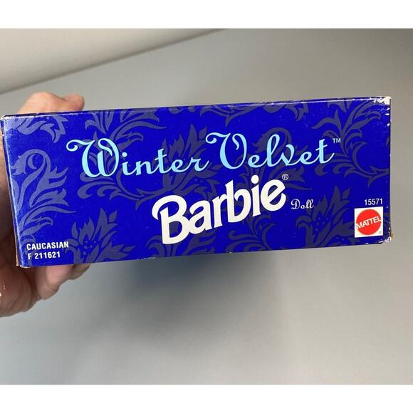 Vintage Mattel Winter Velvet Barbie 1995 Exclusive Blonde Special Edition - Picture 6 of 8
